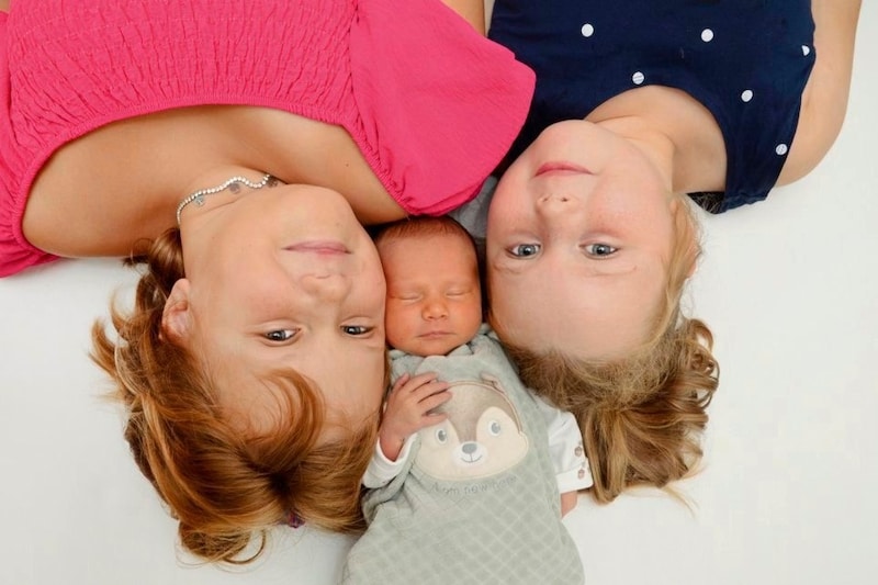 Nina und Selin mit Baby Alessia Corinna (Bild: Babysmile Fotografie OHG)