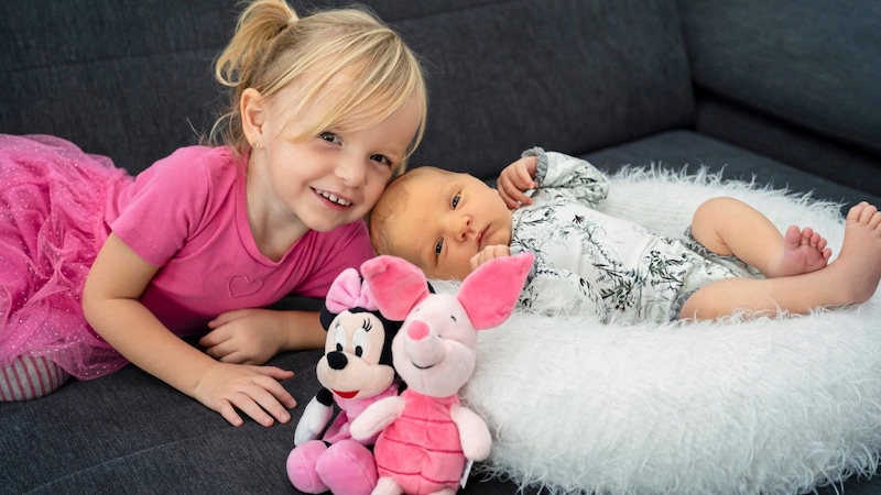 Valentina und Baby Emilia (Bild: Astrid Tschabuschnig Photography)