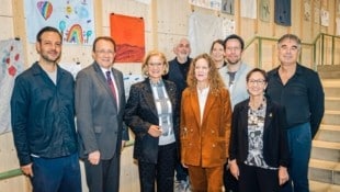 Tarun Kade, Matthias Stadler, Johanna Mikl-Leitner, Thomas Pulle, Mona Jas, Marie Rötzer, Andreas Fränzl, Martha Keil und Paul Gessl zogen Bilanz zum Kulturjahr 2024 (Bild: NÖKU)