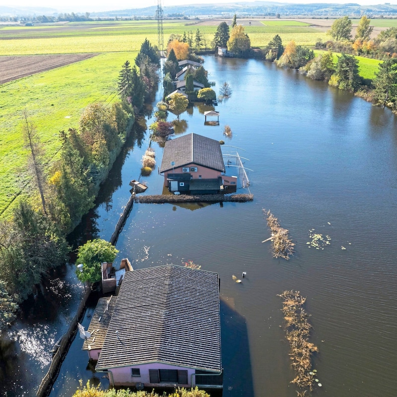 Die Luftaufnahme einen Monat nach dem Hochwasser verdeutlicht das Ausmaß der Katastrophe. (Bild: Molnar Attila/Attila Molnar)