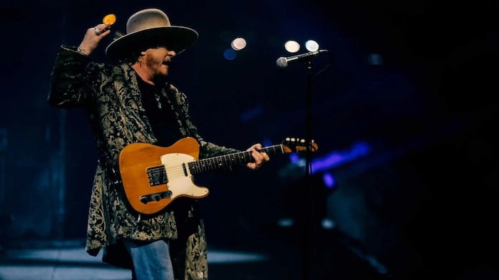 „Senza una donna“ ist der Kultsong des Musikers „Zucchero“. 