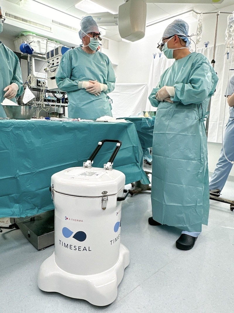 The kidneys are transported frozen in this device (TimeSeal). (Bild: Med Uni Innsbruck)