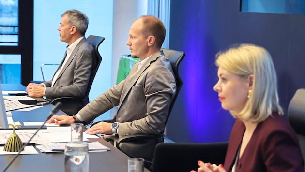 The green-red YES coalition led by Mayor Johannes Anzengruber (center) is concerned with finances. (Bild: Birbaumer Christof)