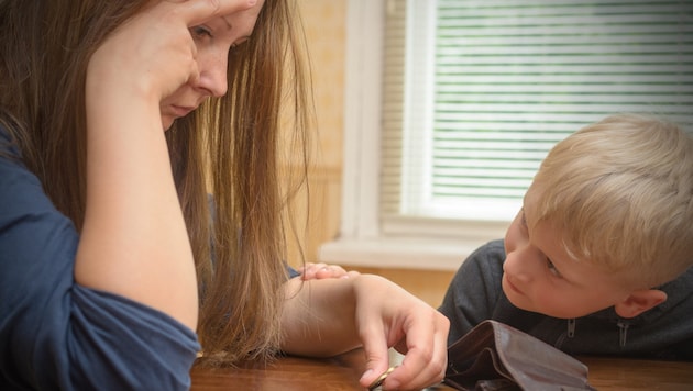 Around a third of female single-parent households can barely make ends meet, there is hardly any help available (Bild: gelmold - stock.adobe.com)