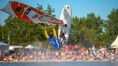 Ein Bild aus vergangenen Zeiten, laut Gerhard Polak vom letzten „Surf Opening“ bzw. „Surf Worldcup“ in Podersdorf 2016. (Bild: Martin Reiter/www.reiter-foto.co)