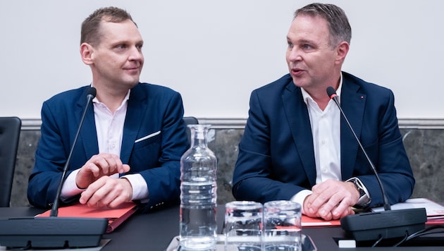 SPÖ-Klubchef Philip Kucher (li.) und sein roter Parteichef Andreas Babler (Bild: APA/GEORG HOCHMUTH)