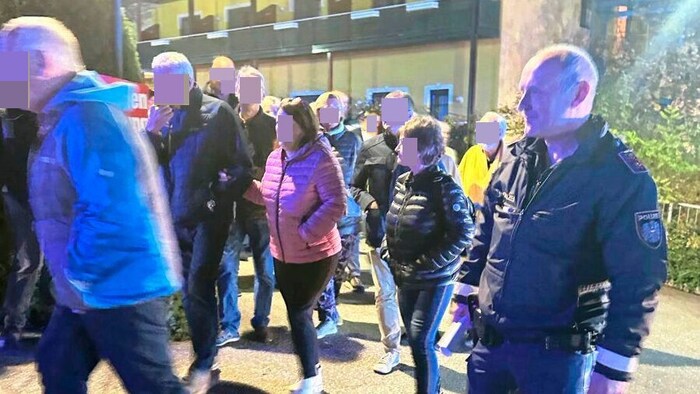 Mehr als 100 Gäste mussten in ein Ersatzquartier wechseln.