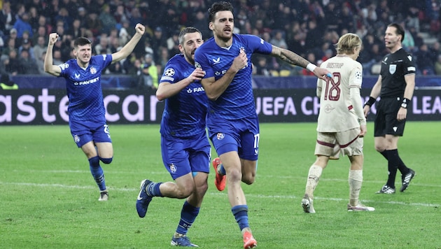 Dinamo were celebrating in Salzburg just a few minutes after the restart. (Bild: GEPA pictures)