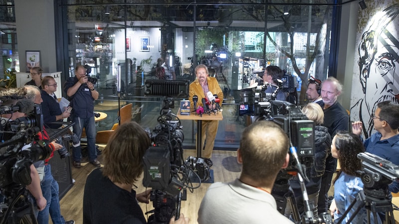 Gottschalk beim Pressegespräch in Wien (Bild: APA/TOBIAS STEINMAURER)