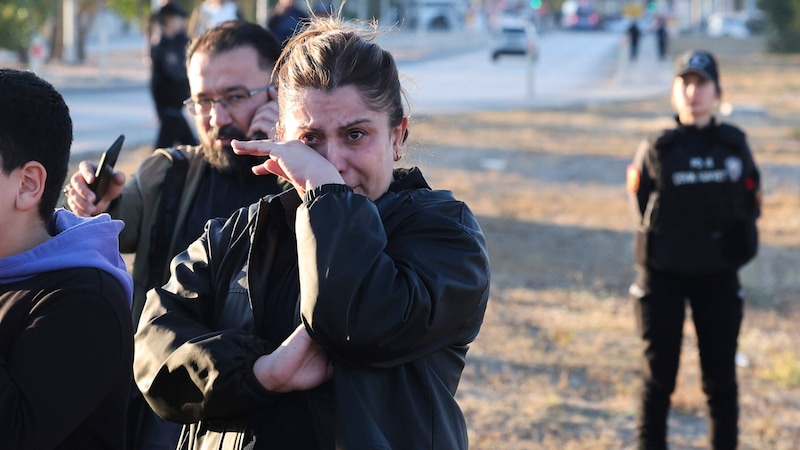 Der Schock in Ankara sitzt tief. (Bild: AP/Yavuz Ozden)