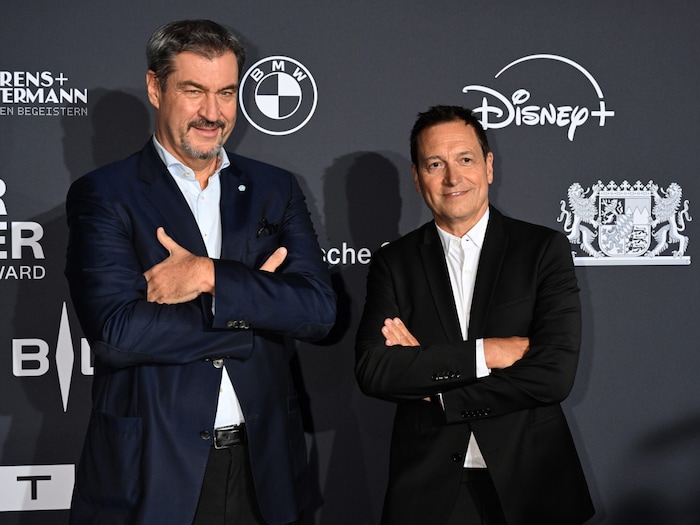 Markus Söder (l. mit Dieter Nuhr) wollte sich als Co-Kommentator bei einem Nürnberg-Match ...