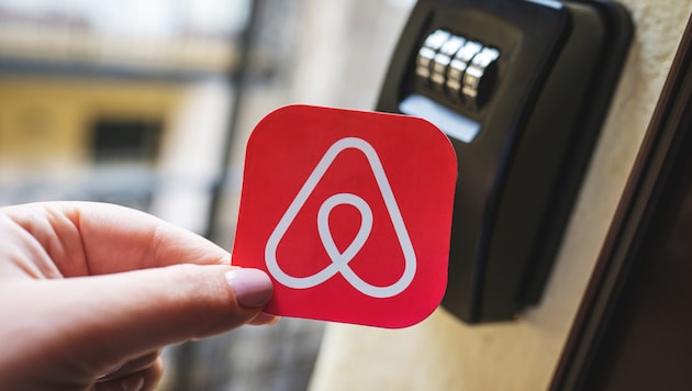 Ferienwohnungen – vermittelt werden sie oft über Airbnb – sind meist günstiger als Hotels und bei Touristen entsprechend beliebt. (Bild: stock.adobe.com/salarko - stock.adobe.com)