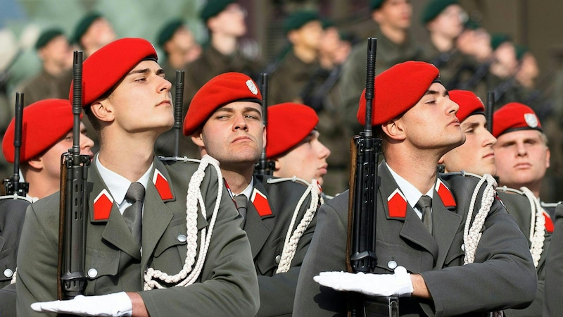 On October 26, 1955, the Austrian National Council decided on Austria's perpetual neutrality. In the picture: Guards soldiers 2023 (Bild: APA/FLORIAN WIESER)