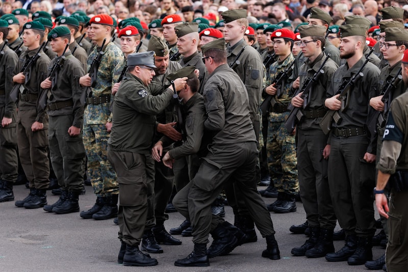 Swearing-in of recruits at Heldenplatz in Vienna in 2023 (Bild: APA/FOLRIAN WIESER)