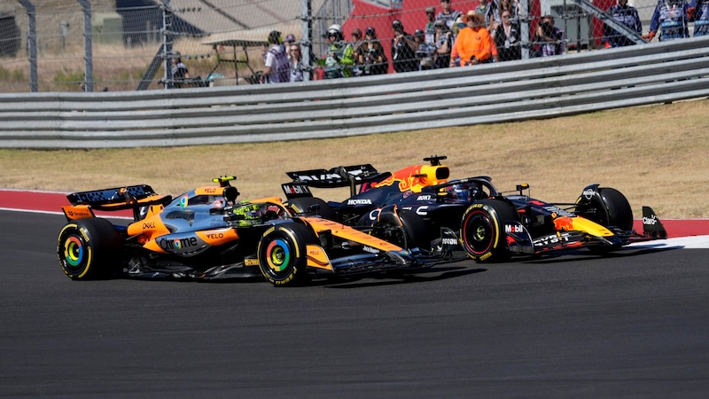 Lando Norris (l.) and Max Verstappen (Bild: AP ( via APA) Austria Presse Agentur/ASSOCIATED PRESS)