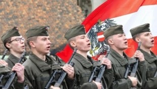 Am Nationalfeiertag wird das Bundesheer wie gewohnt in Wien und diesmal auch in Salzburg zu einer Informations- und Leistungsschau laden. Im Bild: Rekruten (Bild: APA/FLORIAN WIESER)