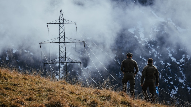 The snipers probed the situation ... (Bild: LPD Steiermark, Huber)