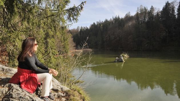 On fine days, you can still soak up the sun on the northern shore of the lake. (Bild: Peter Freiberger)