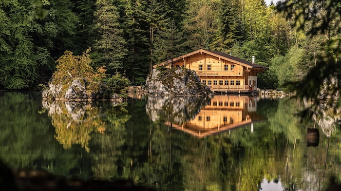 Das wunderbare Restaurant „Berglsteinersee 712er Lounge“ befindet sich am westlichen Seeufer.