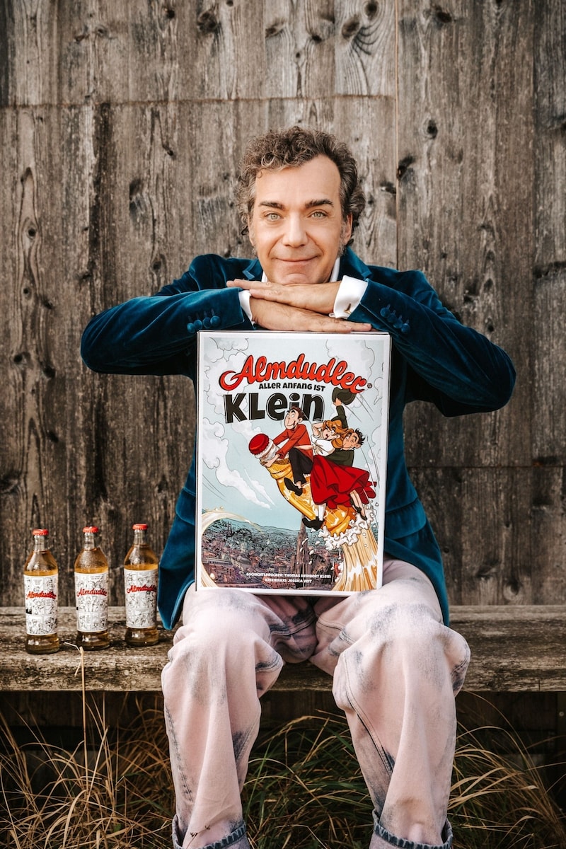 Thomas Klein erzählt seine Sicht auf die Meilen- steine von Almdudler. (Bild: Philipp Lipiarski)