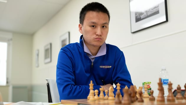 Christopher Yoo lost his nerve after a defeat. (Bild: X/emrehasgulec, Photoshop)