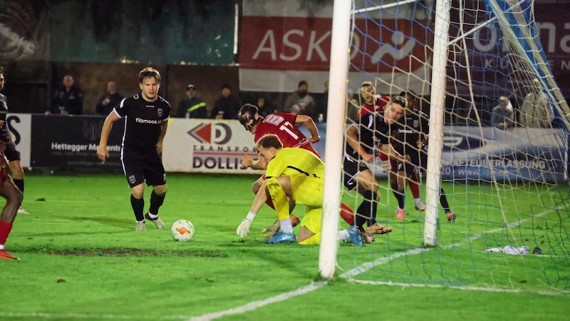 Bischofshofen (Goalie Kahrimanovic in gelb) hat sich mehr erhofft.  (Bild: Tröster Andreas/ANDREAS TROESTER)