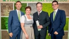 Haben das Arbeitsprogramm der NÖ Landwirtschaftskammer für 2025 bis 2030 vorgestellt: Kammerdirektor Franz Raab, Vizepräsidentin Andrea Wagner, Präsident Johannes Schmuckenschlager und Vizepräsident Lorenz Mayr.  (Bild: Georg Pomaßl)