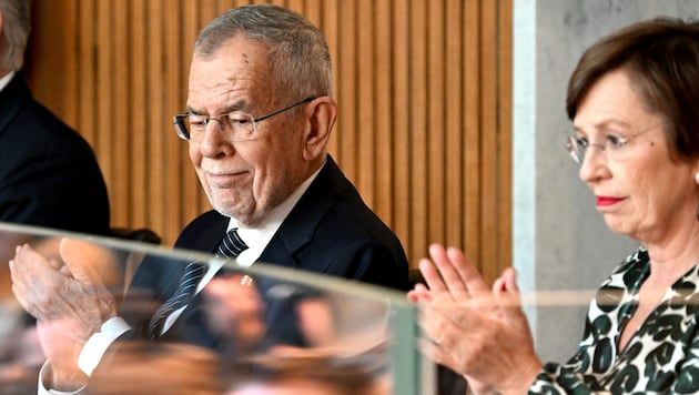 The Federal President has put his foot down. He did not task election winner Herbert Kickl with forming a government. And thus incurred the displeasure of many. (Bild: APA/ROLAND SCHLAGER)