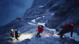 Die Gestrandeten wurden gesichert aus der „Stopselzieherroute“ nach unten gebracht. (Bild: Bergrettung Ehrwald)