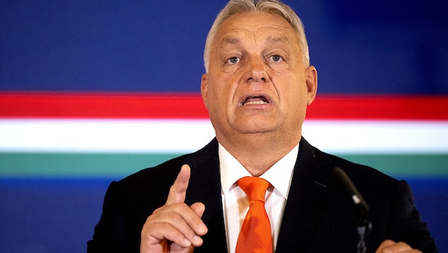 Hungary's head of government Viktor Orbán wants to conclude his presidency of the EU Council with the expansion of the Schengen area. (Bild: APA/AFP/JOE KLAMAR)