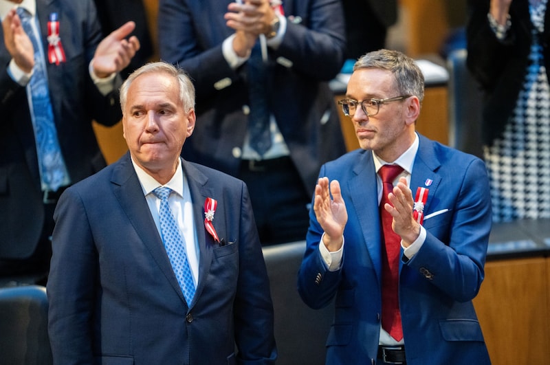 Walter Rosenkranz mit FPÖ-Parteichef Herbert Kickl (Bild: APA/GEORG HOCHMUTH)