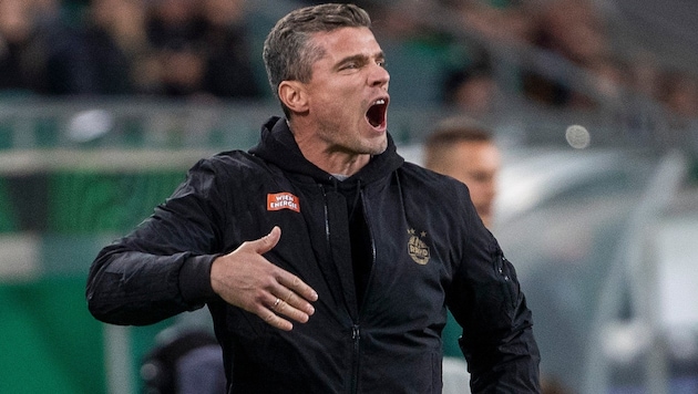 Wird die Mannschaft des SK Rapid ihrem Coach Robert Klauß gegen den SCR Altach auch wieder einmal eine entspanntere Miene ins Gesicht zaubern können? (Bild: GEPA pictures)