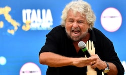 Archivbild aus dem Jahr 2018: Beppe Grillo bei einem Parteitrag der Fünf-Sterne-Bewegung