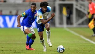 Josh Acheampong (r.) kommt beim FC Chelsea aktuell nicht zum Einsatz.
