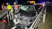 Mit voller Wucht krachte der Italiener in die Baustellenabsicherung.