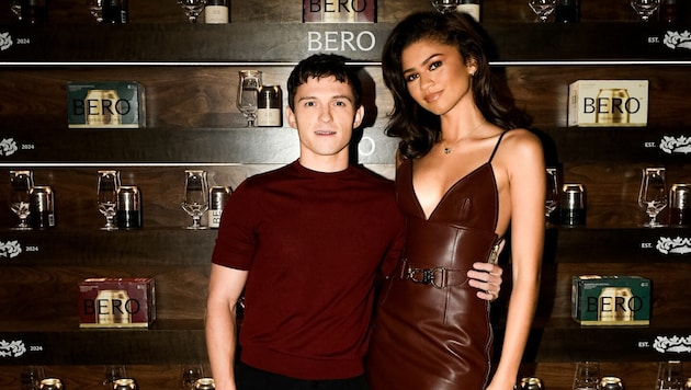 Zendaya kam zur Präsentation von Tom Hollands alkoholfreiem Bier im Partnerlook mit ihrem Freund. (Bild: picturedesk.com/BFA / Action Press)