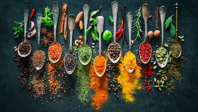 Herbs and spices have a variety of positive effects on the body and mind. (Bild: stock.adobe.com/Alexander Raths)