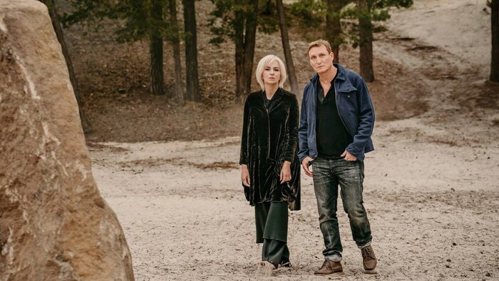 Martina Gedeck spielt die Adler-Schulleiterin Lissa Clearwater, während Oliver Masucci die Rolle ...