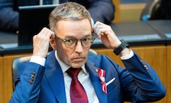 FPÖ-Chef Herbert Kickl fordert eine komplette Nulllohnrunde für alle Politiker. Dies sei  „ein ...