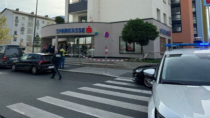 Die überfallene Sparkassen-Filiale in der Innsbrucker Reichenau.