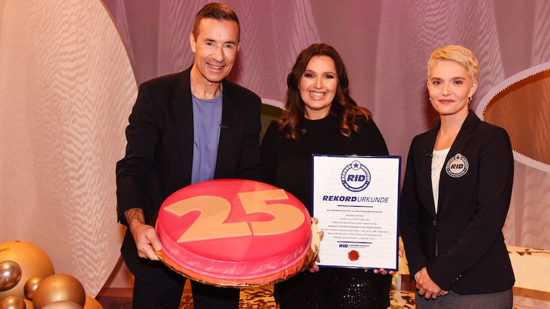 Kai Pflaume, Barbara Karlich, Ricarda Pastuszek (dt. Rekordinstitut) (v.l.). (Bild: ORF)