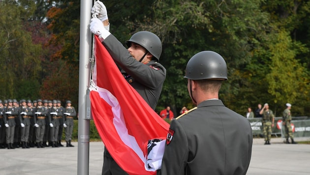 Am heutigen Nationalfeiertag wird im ganzen Land stolz die österreichische Flagge gehisst. Zu Zeiten von Ostarrichi hatten die Menschen noch ganz andere Sorgen. (Bild: Huber Patrick)