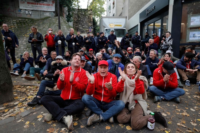 Die demonstrierenden Pariser Pétanque-Fans...