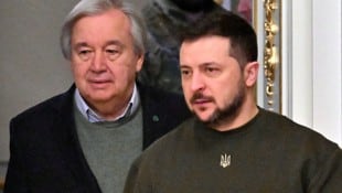 Ein Treffen zwischen UNO-Generalsekretär António Guterres und Präsident Wolodymyr Selenskyj wird es in Kiew so bald nicht wieder geben. (Bild: APA/AFP/Sergei SUPINSKY)