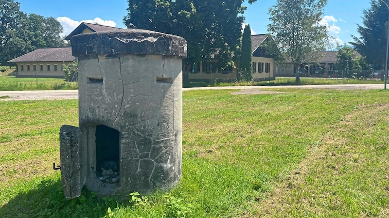 Hinter diesem Bunkerturm befand sich bis 1945 noch eine KZ-Baracke (Bild: Schwab Alexander)