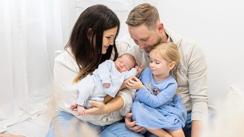 Henri Martin aus Stainach mit Familie (Bild: Foto Siederei)