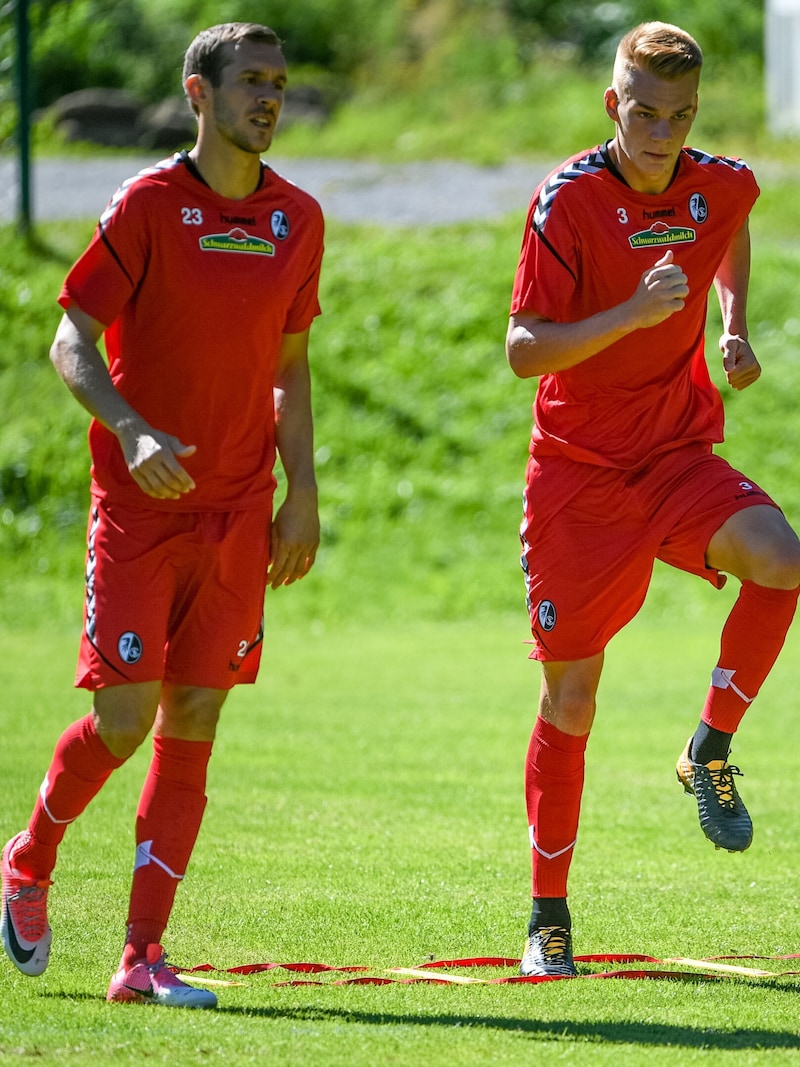 Lienhart played together with current Freiburg coach Julian Schuster in his first season in Breisgau. Schuster was then assistant coach to Christian Streich from 2018. He has been the "boss" since this season. (Bild: GEPA pictures)