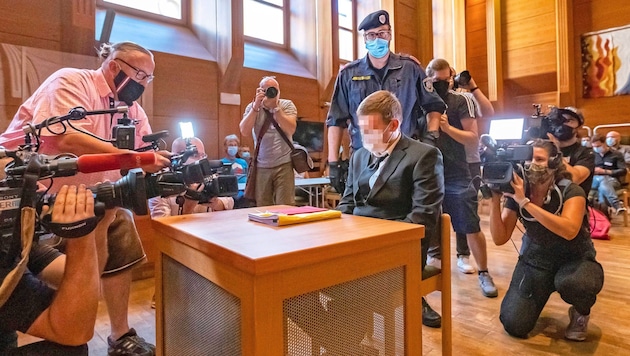 Andreas E. im August 2020 bei seinem Prozess im Innsbrucker Landesgericht. Er bekam dabei lebenslang. (Bild: Johann Groder / EXPA / picturedesk.com)