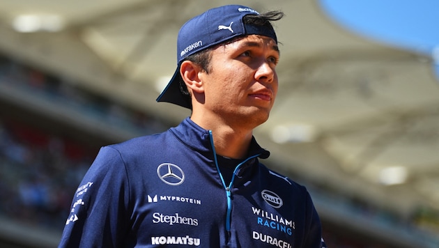 Alex Albon is frustrated after the crash in the first practice session. (Bild: AFP/GETTY IMAGES/Rudy Carezzevoli)