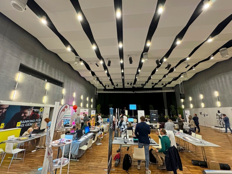 Many exhibitors presented themselves in the St. Veit flower hall. (Bild: Evelyn Hronek)